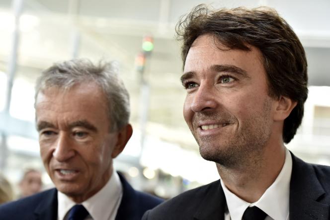 Donc Antoine Arnault, le fils aîné de Bernard Arnault, et la ministre Aurore Bergé seront demain dans les locaux d'un  Restos du Coeur pour la mise en scène d'une remise de chèque de 10 millions d'euros offerts généreusement par la famille Arnault.

Parfois la charité se fait