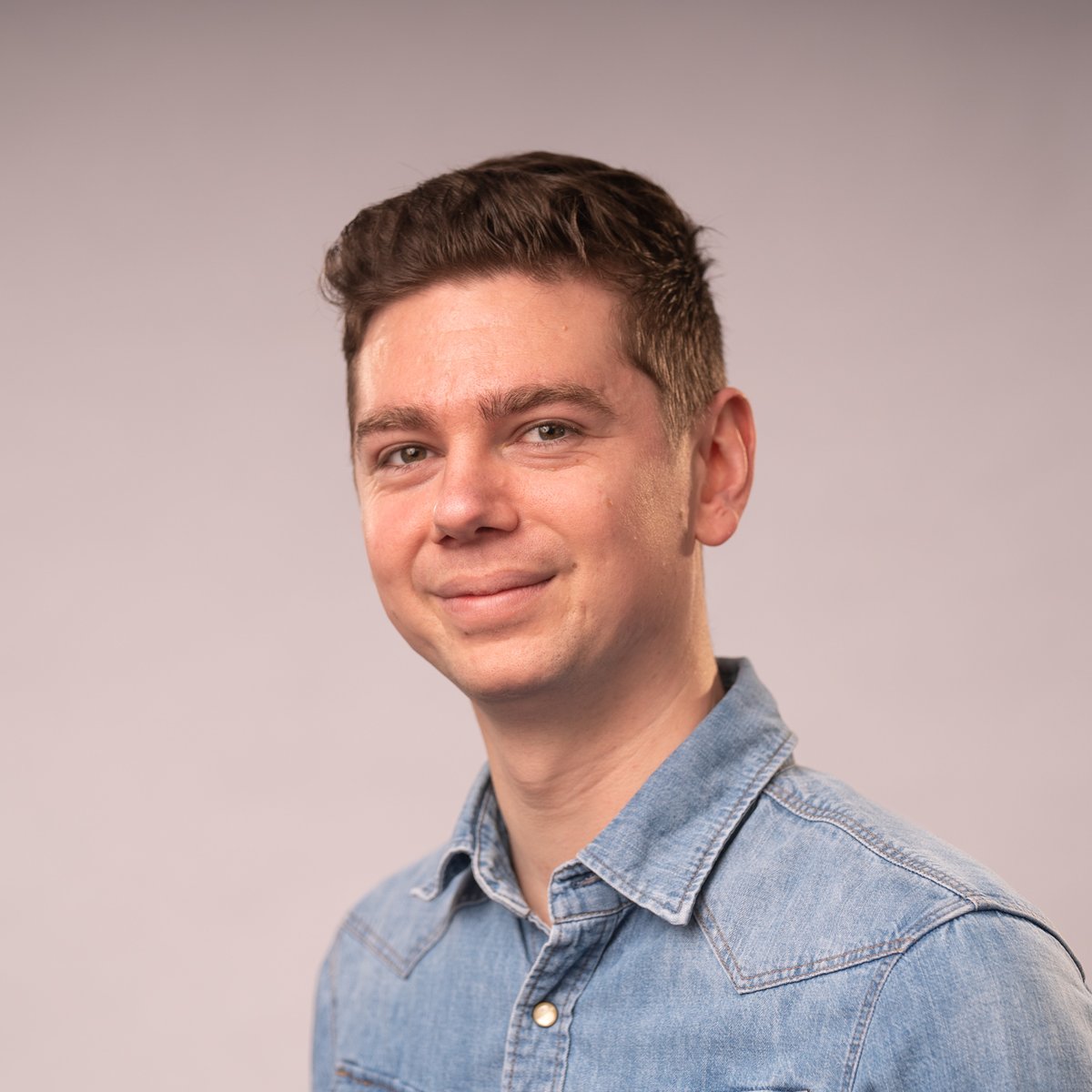 Jonne Vulperhorst schreef de beste onderwijskundige thesis van Nederland en Vlaanderen 😀 Hij deed onderzoek naar de interesse-ontwikkeling van jongeren tijdens het studiekeuzeproces. Gefeli Jonne! @FSW_UU uu.nl/nieuws/jonne-v…