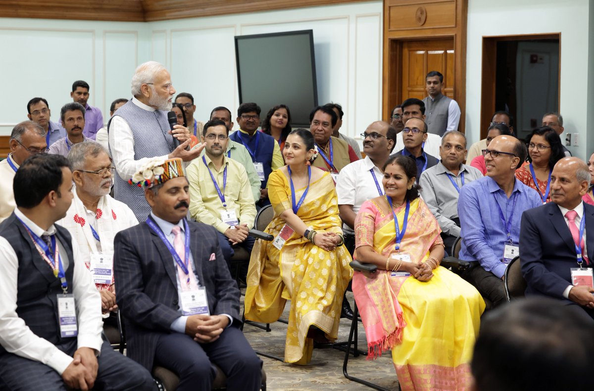 Narendra Modi tweet media