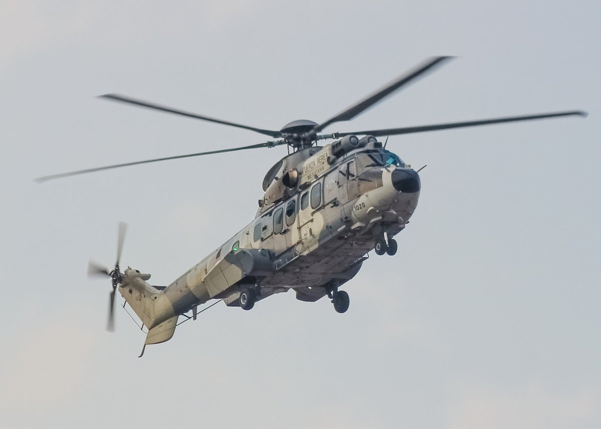 XBRomeoDeltaYan's tweet photo. 1020 ****
#Ec725 #ec725Cougar #AirbusHelicopters #FuerzaAereaMexicana #FAMx #planespotting #AvGeek #aviationphotography #helicopter #FuerzaAereaMexicana https://t.co/RGhJzltvqq