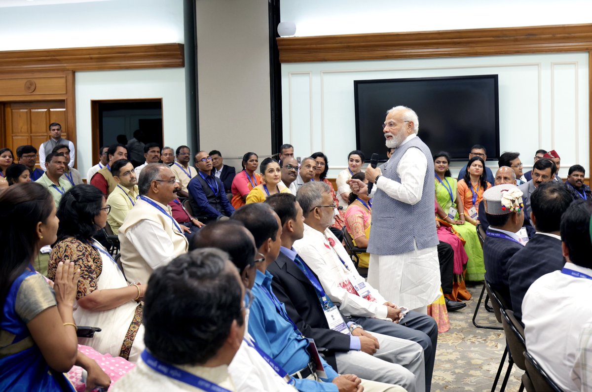 Narendra Modi tweet media