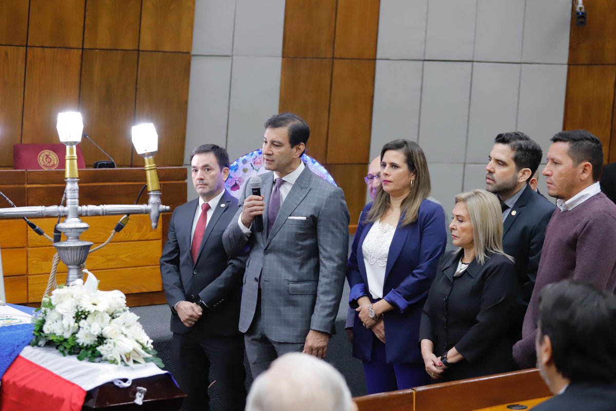 SenadoPy (@senadorespy) on Twitter photo <a href="/SenaHermelinda/">Hermelinda Alvarenga de Ortega (Oficial)</a> <a href="/KattyaGonzalez9/">Kattya Gonzalez</a> <a href="/CelesteSenadora/">Celeste Senadora</a> "Vengo a despedir y a rendir un homenaje a un gran paraguayo, gran ciudadano y gran demócrata. Quien fuera presidente del Congreso, un hombre que honró a su partido, a la patria, quien quedará como estandarte de la decencia", palabras del presidente del Senado <a href="/BetoOvelarANR/">Beto Ovelar</a>. <a href="/SenaHermelinda/">Hermelinda Alvarenga de Ortega (Oficial)</a> <a href="/KattyaGonzalez9/">Kattya Gonzalez</a> <a href="/CelesteSenadora/">Celeste Senadora</a> "Vengo a despedir y a rendir un homenaje a un gran paraguayo, gran ciudadano y gran demócrata. Quien fuera presidente del Congreso, un hombre que honró a su partido, a la patria, quien quedará como estandarte de la decencia", palabras del presidente del Senado <a href="/BetoOvelarANR/">Beto Ovelar</a>.