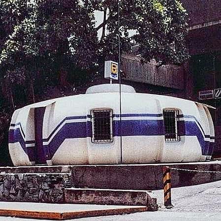 Caracascuentame's tweet photo. Caracas, años 80. Módulo de vigiancia vecinal de la Policía Metropolitana, urbanización Los Ruices. https://t.co/4tqQBNu2TC