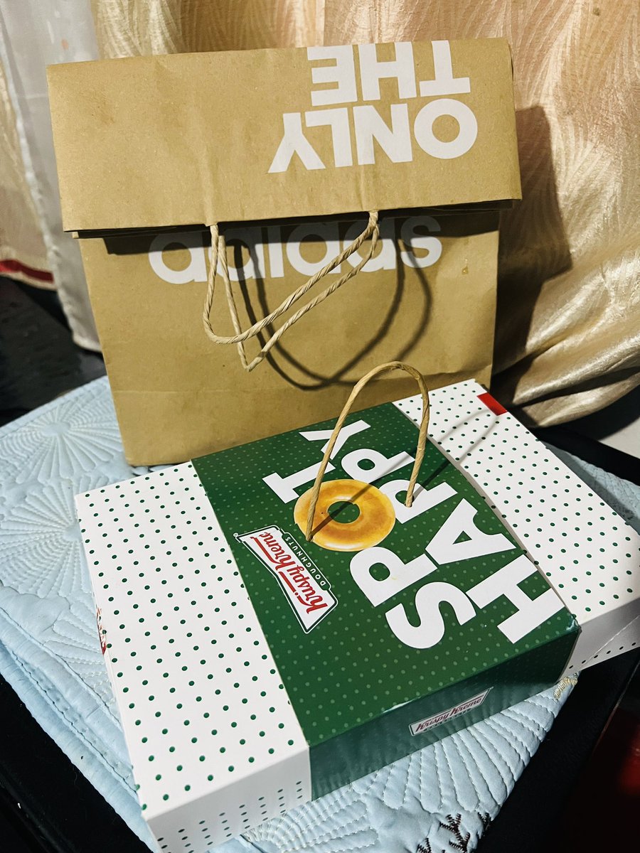 ghingster's tweet photo. Bought a new cap from a friend with free 🍩🍩  kahit kating kati ng lalamunan ko at may ubo, G lang. https://t.co/t2hdahmywx