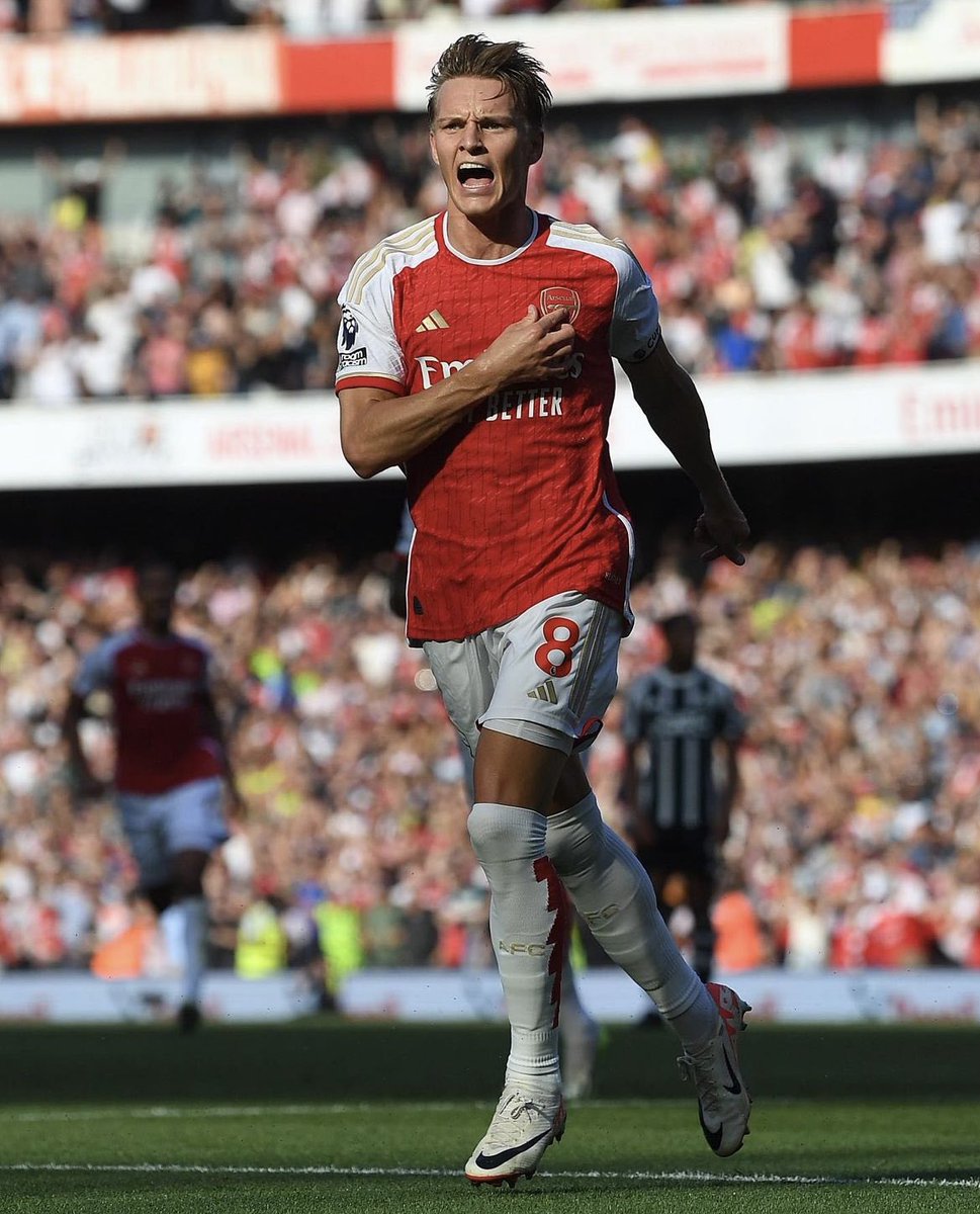 Martin Ødegaard pointing to the Arsenal badge after he scores is what I live for.