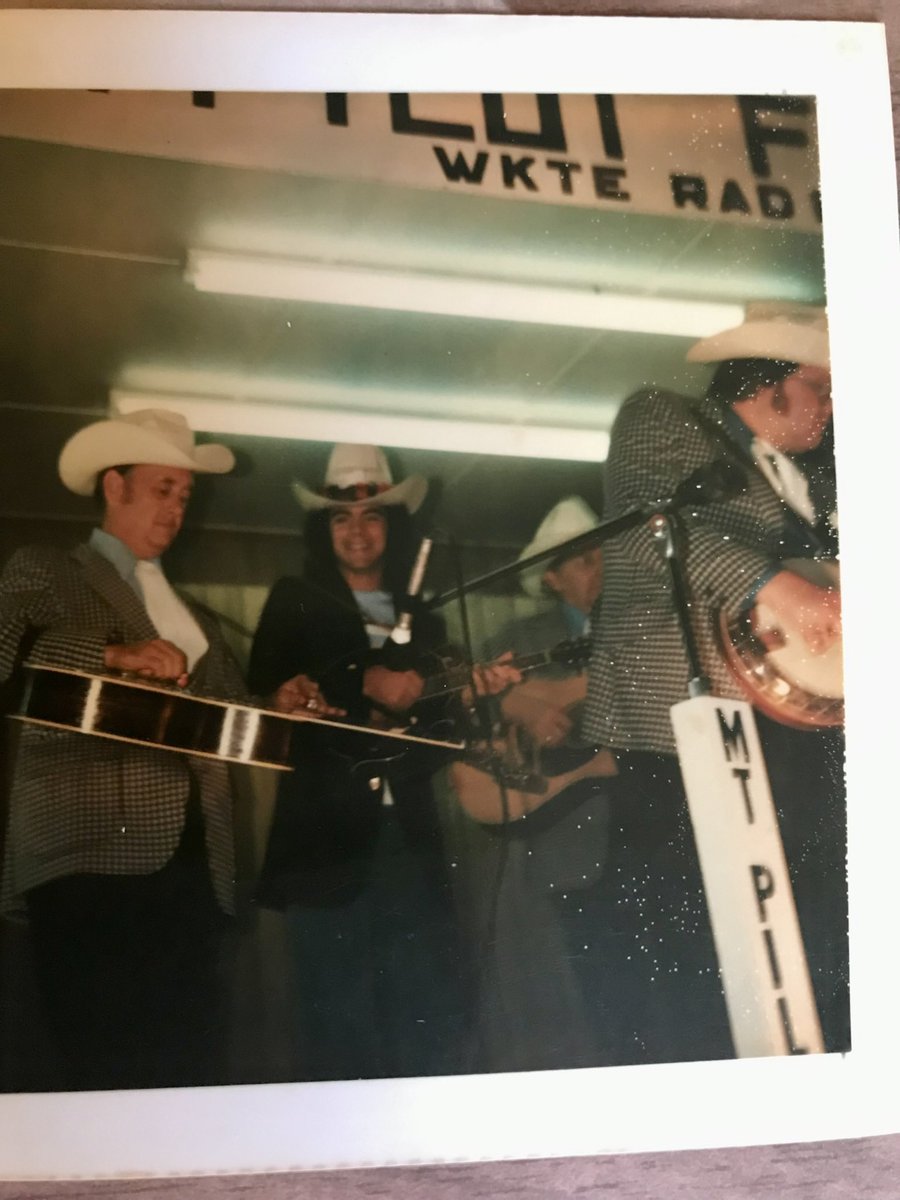 almondkl's tweet photo. @martystuarthq Lester Flatt Bluegrass Festival, WKTE Radio~Mt Pilot / Pilot Mountain NC ~ 1970s @martystuarthq #bluegrass #livemusic #mandolin https://t.co/ubMKoQK0Co