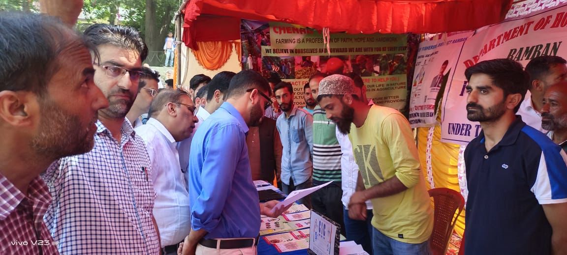 DIPRRambandic's tweet photo. #BhrashtacharMuktJK
#DigitalJKWeek
Mega Digital Week celebration programmes held at Sub Division Banihal under the supervision of SDM, Zaheer Abass Bhat, asked to join hands to make currption free J&K
@diprjk
@ddnewsSrinagar
@PIBSrinagar @dcramban @OfficeOfLGJandK https://t.co/xHQw8cw8Tt