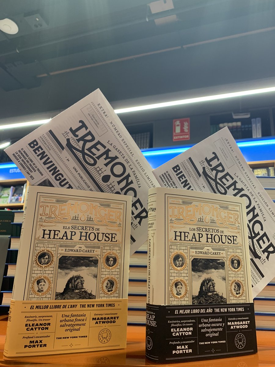 GigameshCat's tweet photo. 🚨NOVA PREVENDA🚨
🏚️ El primer llibre de la trilogia #Iremonger, "Els secrets de Heap House", d'Edward Carey.
Reserva el teu exemplar, amb postal de regal 👇🏻
https://t.co/mw6GZkgRAB
«Les coses no són el que semblen. No et refiïs mai de les coses.» 🪑
Enviaments el 4/10/23 📦 https://t.co/WkQRMuBaee