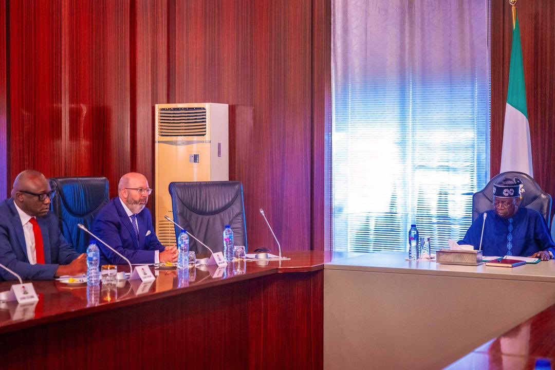 duchessmabboud's tweet image. President Bola Ahmed Tinubu (GCFR) Recieves in Audience, Mr Andres Garcia, Oracle Global Vice President for North, East and West Africa, Levant and Turkey at the State House.

#VillaToday