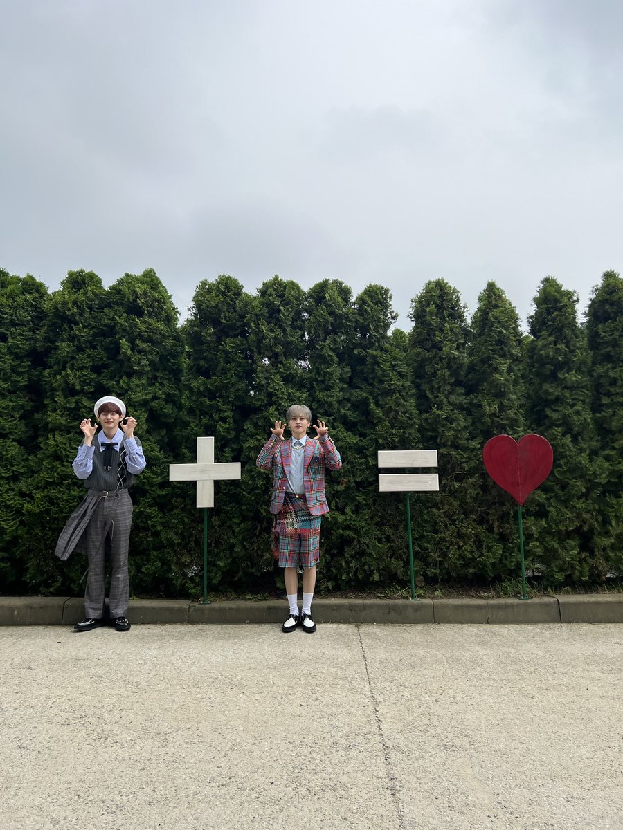 CRAVITY_twt's tweet photo. 웅+냥=❤️
웅+냥≠💔
#정모 #형준 #웅냥즈 https://t.co/LilWWcEVcX