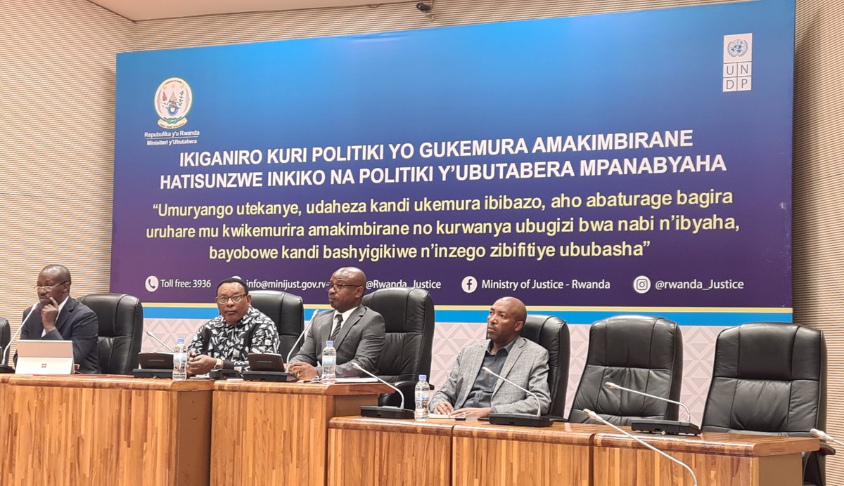 Rwanda_Justice's tweet photo. Aka kanya mu Nteko Ishinga Amategeko: Abakozi ba @RwandaParliamnt imitwe yombi, aba @npscrwanda, aba @OAGRwanda, aba @HumanRightsRW barimo guhabwa ikiganiro na #Minijust kuri Politiki y'Ubutabera Mpanabyaha no kuri Politiki yo Gukemurira Amakimbirane Hatisunzwe Inkiko. https://t.co/fR0hRlVE84