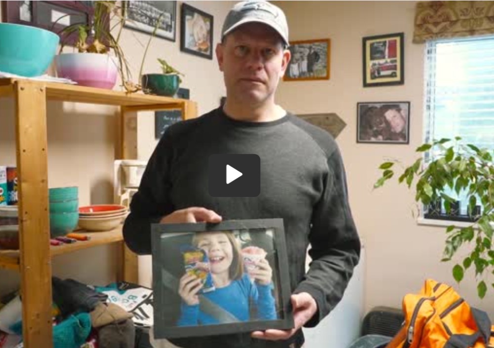 jacopocoghe's tweet image. Rob Hoogland, dopo una serie di traversie giudiziarie è finito in carcere per aver denunciato pubblicamente il sistema educativo e sanitario canadese che ha avviato alla transizione la figlia quattordicenne, all'insaputa dei genitori e contro la loro volontà.

La condanna gli è…