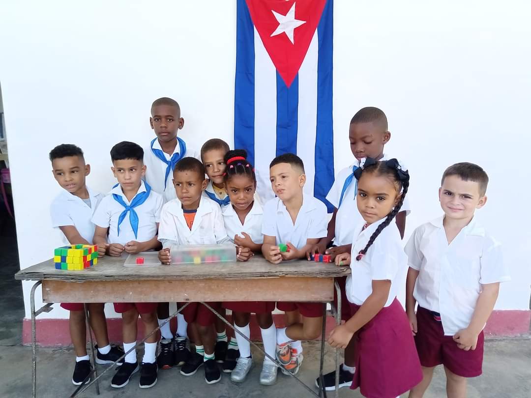 #Cuba, un hervidero de niños y jóvenes inundan nuestras escuelas en el inicio del curso escolar, éxitos y felicidades. @CubaCentral