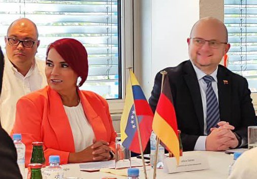frankmirez's tweet photo. Nos acompañó nuestro Embajador en Alemania, Orlando Maniglia y el Cónsul venezolano en Frankfurt, Jimmy Chediak y del sector privado, Gilma Gil de la empresa BT Travel. Venezuela reafirma su potencial como destino turístico para Europa, bajo lineamientos del Pdte. @NicolasMaduro https://t.co/BzuIAAAflp