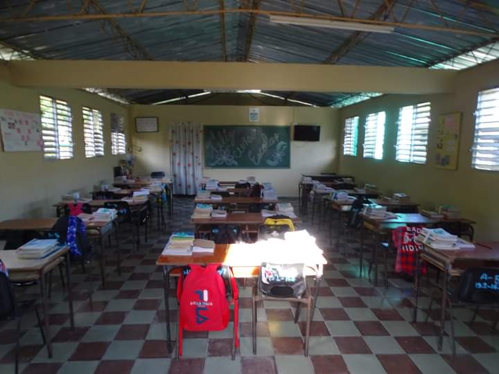 Con un hermoso acto en el seminternado rural Antonio López Fernández, celebraron el regreso a las aulas los niños y las familias de la comunidad Julián Grimau, en #SantaClara. 
Acompañamos a profesores y estudiantes en el inicio del #NuevoCursoEscolar
Fiesta del saber