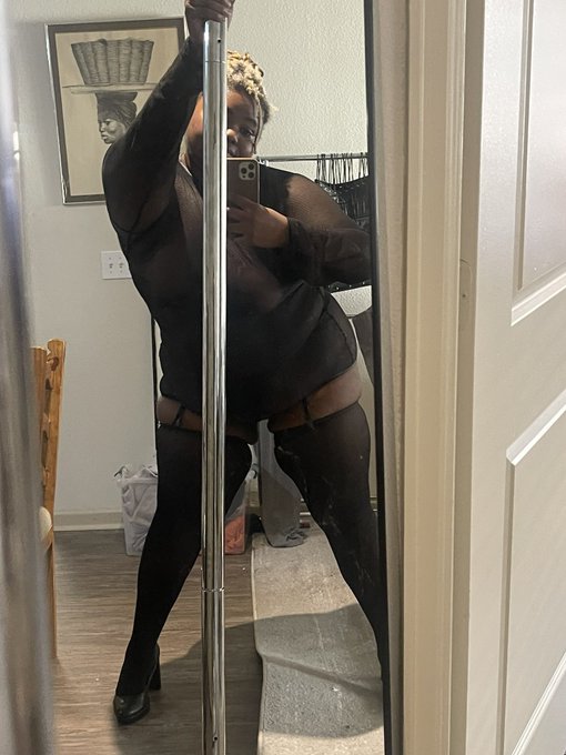 So I think I&rsquo;m gonna try out for amateur night at the strip club.  &hellip;.How do we feel about this fit? https://t