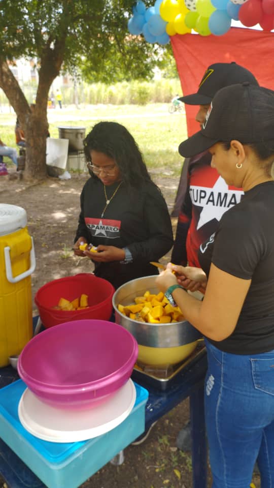 Con alegria y diversion desde la comunidad de ciudadela zona 18 del Mcpio @Mrt_Fco_Miranda finaliza el plan vacacional #TUPAMARO 2023 andamos conquistando Almas y Corazones ❤🖤 #MeEncantaVenezuela #ComunaYProducción