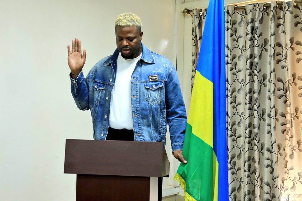 BREAKING

Hollywood star Winston Duke officially becomes a Rwandan citizen. The actor was one of the distinguished Namers of last week’s #KwitaIzina ceremony. 
#RBANews