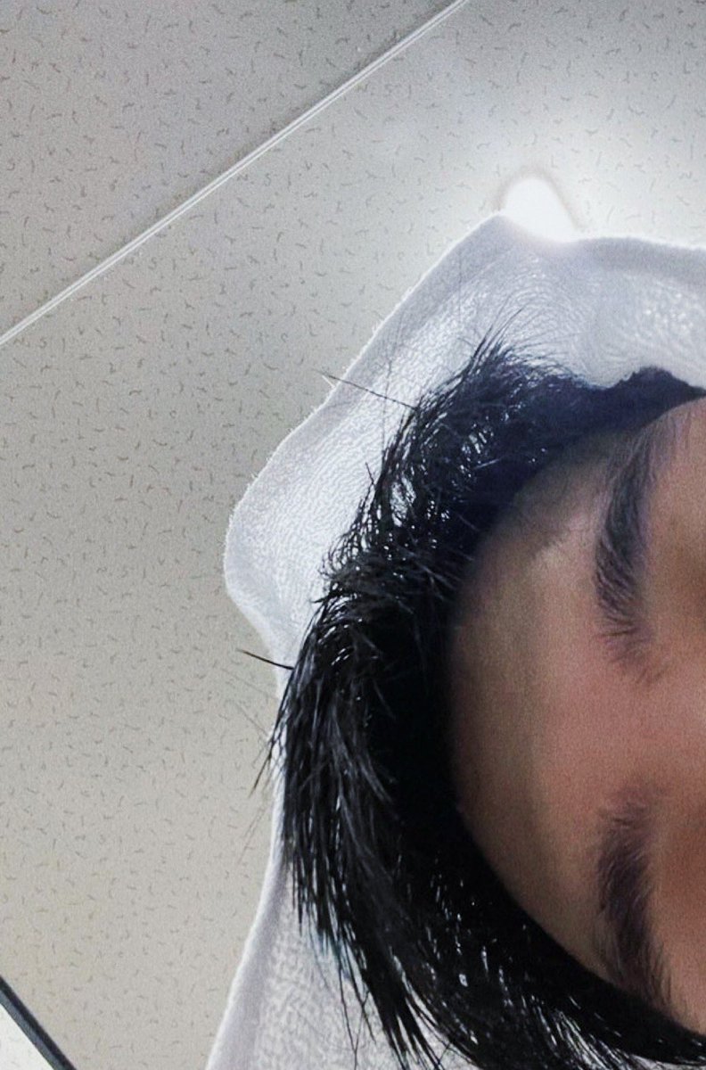 침대가 이렇게 좋은 건지 몰랐다. 어질어질한 게 구름 위에서 자는 것 같네.