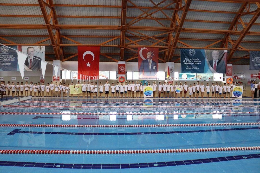 #30AğustosZaferBayramı çerçevesinde Nazilli Yarı Olimpik #Yüzme Havuzumuzda haftasonu gençlerimizle gerçekleştirdiğimiz yüzme yarışması büyük bir başarıyla tamamlandı🏊‍♀️🇹🇷 

Gençlerimizin gösterdiği azim ve yetenekle dolu anlamlı bir gün yaşadık.👏