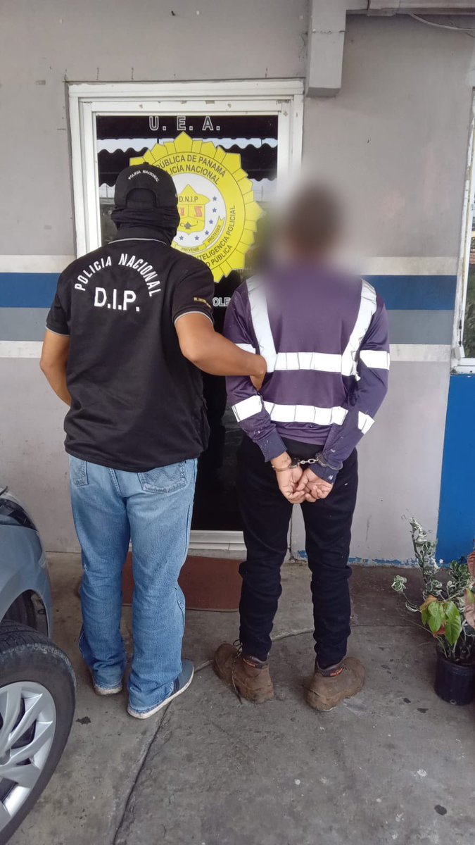 policiadepanama's tweet photo. Mediante acciones operativas en el sector de El Vallecito de Las Cumbres, unidades de la #DNIP aprehenden a una persona de 18 años, requerida por el delito Contra el Patrimonio Económico, en la modalidad de Robo Agravado. #SinTregua https://t.co/csKVVvLqyu