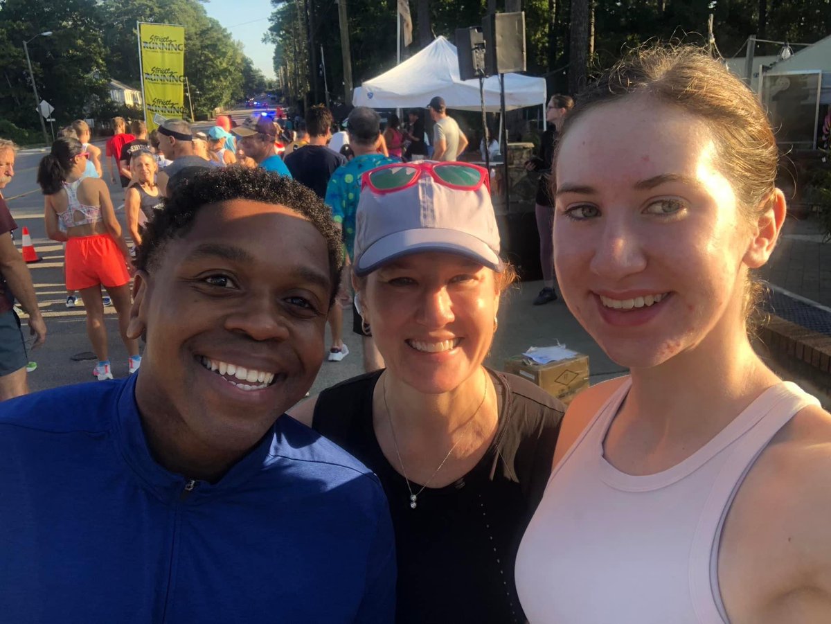 antjuansea's tweet image. At the finish line we chill after all the the Forest Acres hills … #LaborDay5k 
⏱️22:26 🏃🏾‍♂️🥉