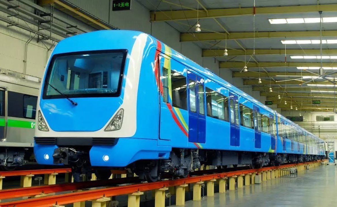 benjimk's tweet photo. 🚨🇳🇬#Nigeria : le Blue Line, le RER de Lagos, a démarré ses activités ce lundi dans la capitale économique du Nigeria. Selon nos informations, le nombre de passagers est estimé entre 150 000 et 175 000 par jour. La Blue Line va opérer de 5h30 à 23h, pour une mégalopole de plus de 15 millions d’habitants.
Inauguré par le Gouverneur de Lagos.