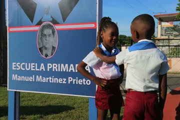 Acompañamos al Presidente @DiazCanelB al acto nacional de inicio del curso escolar 2023-2024 en #Cuba🇨🇺, que se realizó en la Escuela Primaria 'Manuel Martínez Prieto', en el municipio habanero de Marianao. #CreaTuFelicidad