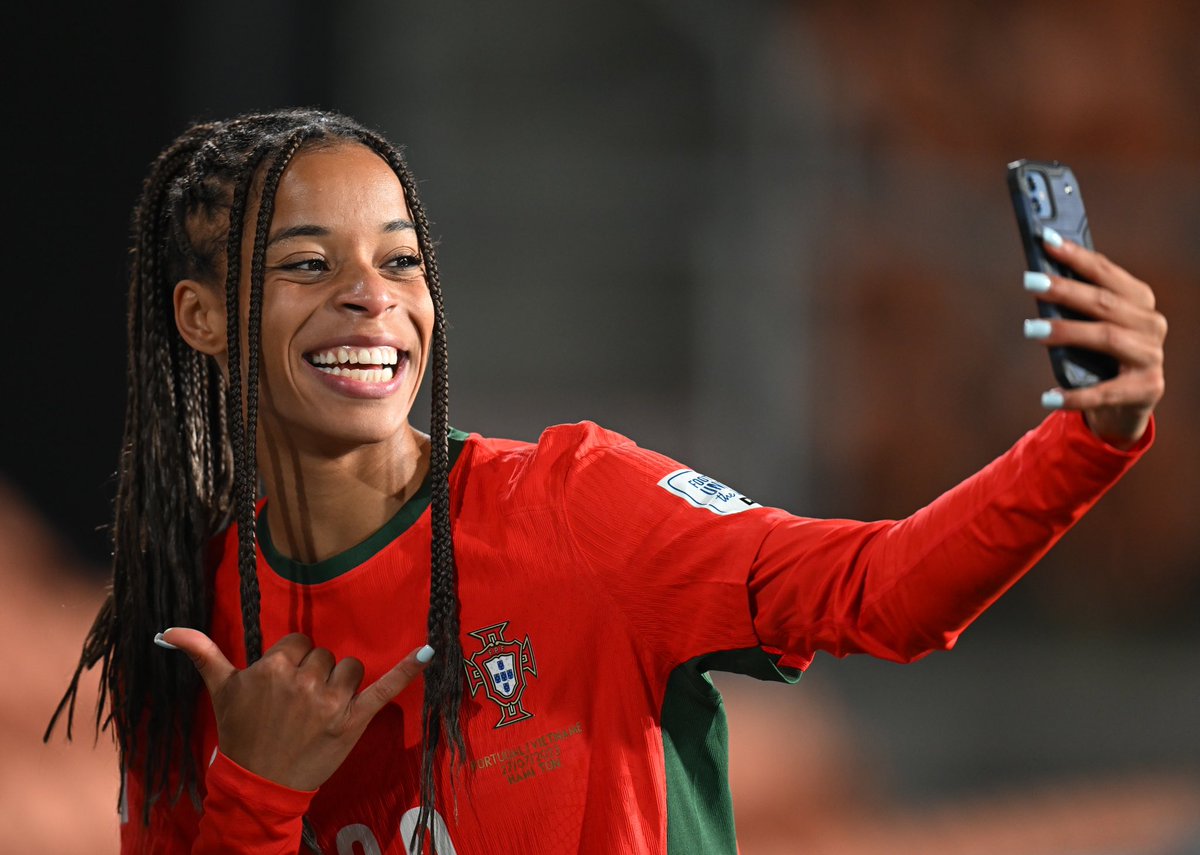 FIFAWWC's tweet photo. 🤙🤳

@jessiicasilva10 | #FIFAWWC https://t.co/EmN54lLnBB