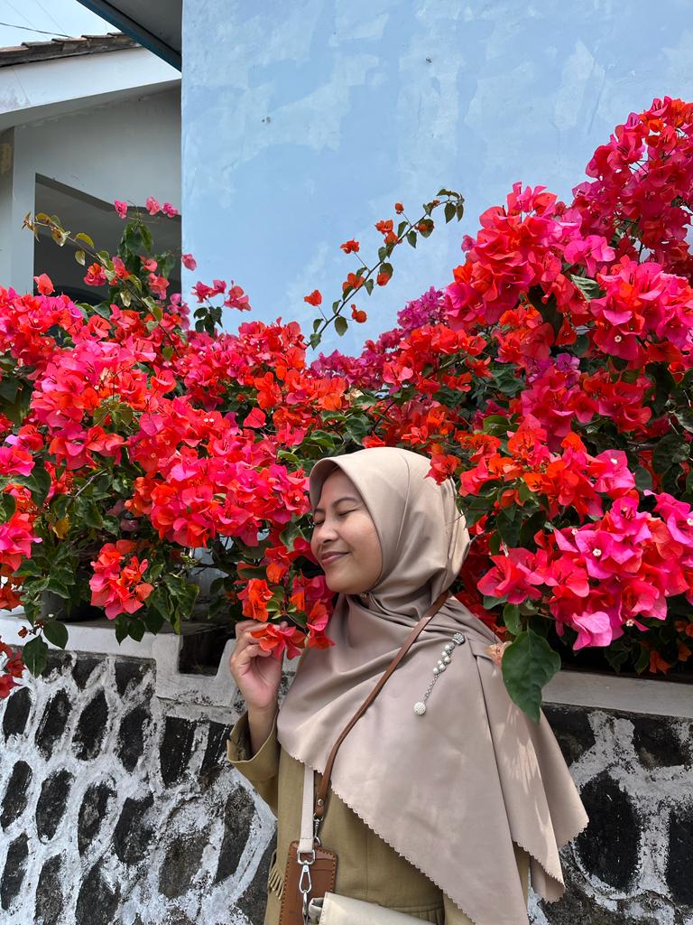 zzaNurfarisha's tweet photo. Mumpung pas lagi kembang-kembangnya 😁 https://t.co/pvdOjEIXFX