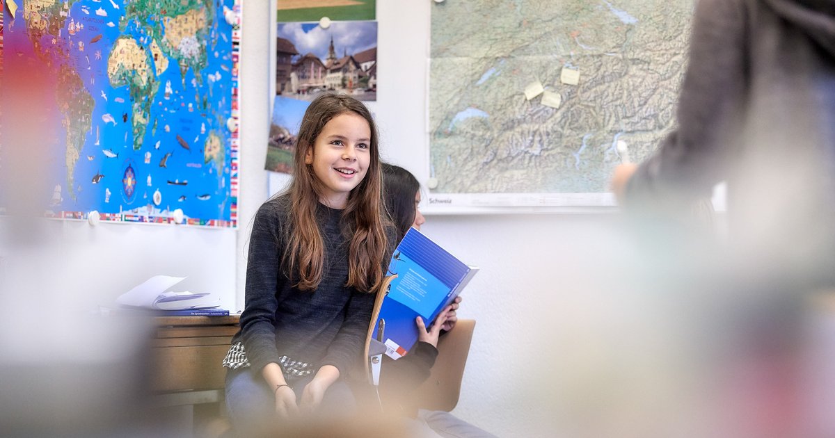 PHBern_ch's tweet photo. Lernen Schüler*innen heute genug über die Geschichte der Schweiz? Und wie sieht neutraler #Geschichtsunterricht aus? Expert*innen der #PHBern geben in @derbund und @BernerZeitung Auskunft.

📰 Jetzt lesen: https://t.co/Ho4PjLaREf

#twlz #twitterlehrerzimmer
@ComtesseMirjam https://t.co/upkibqkA2i