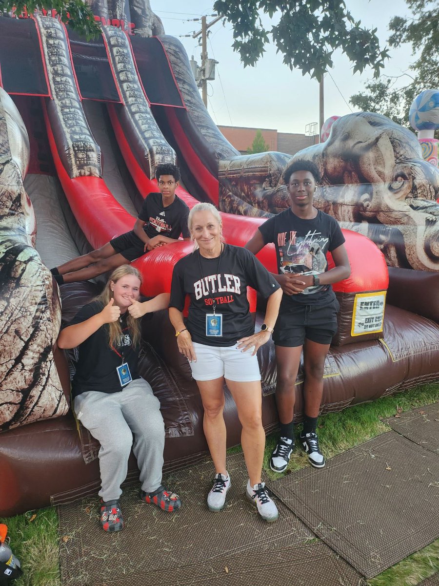butlerhssoftbal's tweet photo. Our Dawgs had a great time out in the community @MatthewsAliveNC this weekend! #REPtheB https://t.co/kwS0X1fI6o