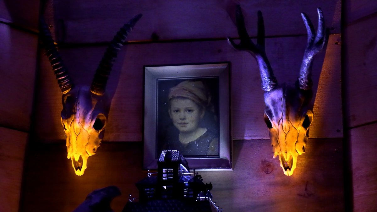 Benjamin passed away 80 years ago. It doesn't stop him from interrupting dinner inside @scarehousewin "Cabin In The Woods" immersive experience. Watch how The Boo Crew created these 4 dinner rooms when the series launches Oct 1 <a href="/fibetv1/">Fibe TV1</a> #boocrew #kitchennightmares #fivestarmeal