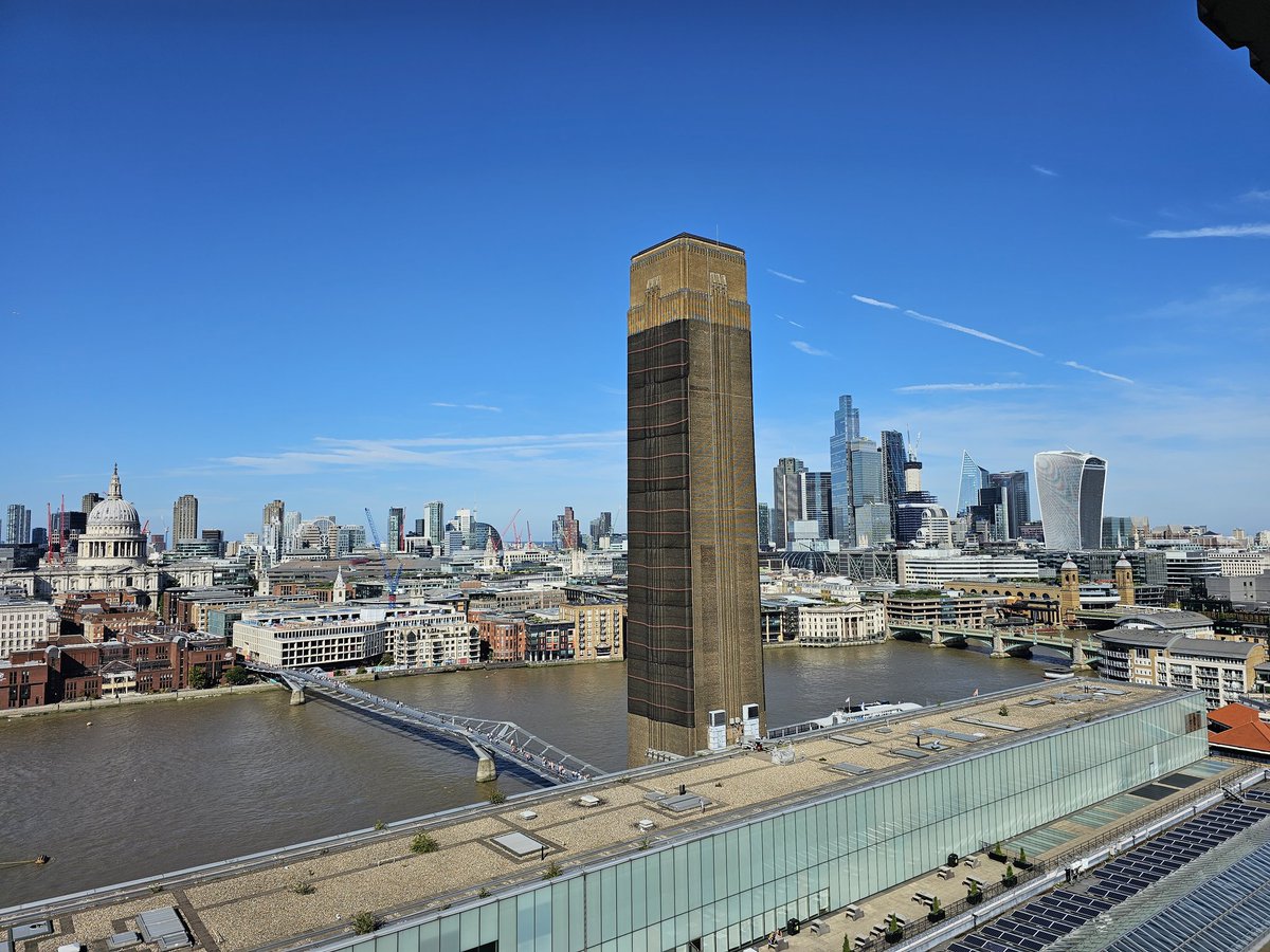 The free viewing gallery on the 10th floor of the @Tate Modern reopened today - with views across central London to the North and East, but no longer over the millionaire's flats built at the back.