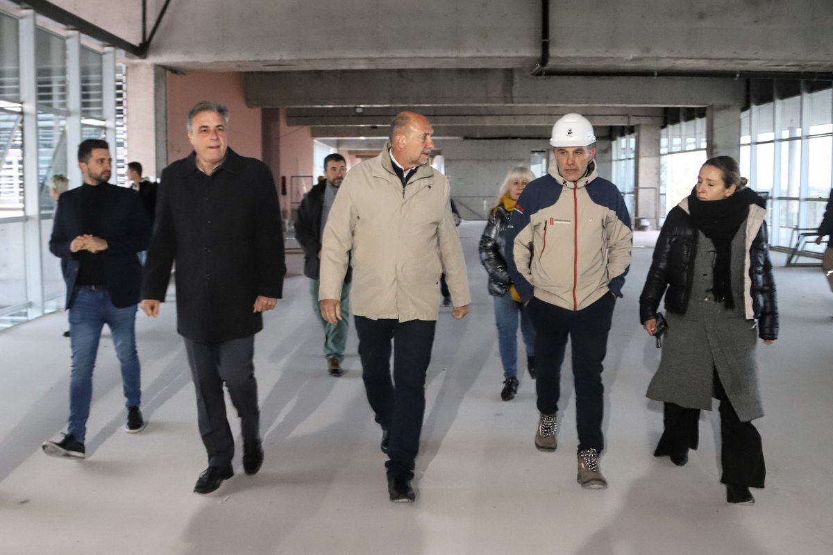 omarperotti's tweet photo. Recorrimos en Rafaela, el importante avance de obra del Hospital Dr. Jaime Ferré.
Reforzar la salud pública haciendo foco en esta ciudad, era una necesidad. Este edificio es un salto de calidad para ofrecer una mejor atención en toda la región. https://t.co/msPK9hH15O