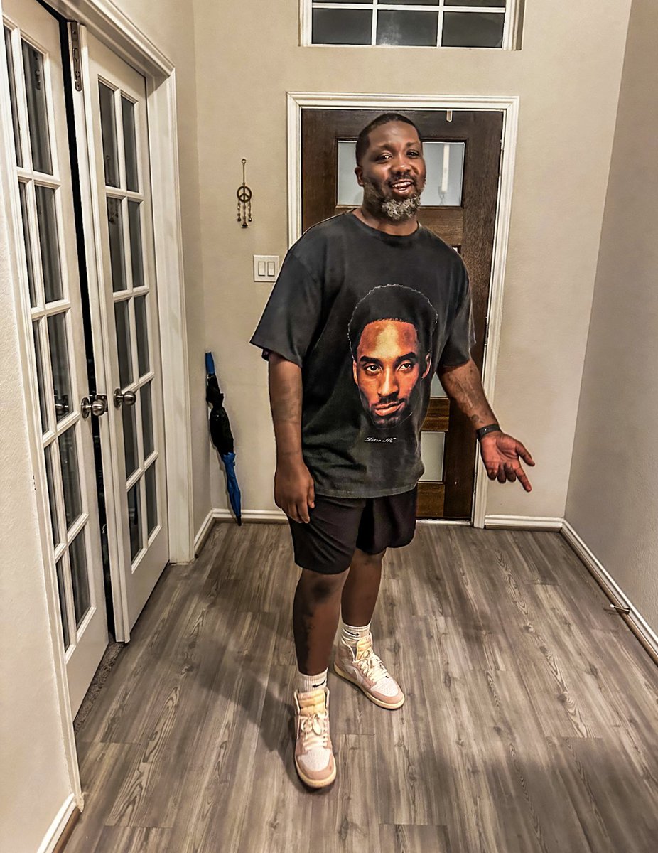 83OgBJohnson's tweet photo. Trying to get someone else to take good pictures of you is dam near impossible..
Anyway,
#Kobe x #Jordan1 #WashedPink #WhatYallRockin #sneakerhead #sneakers #SneakersHeatingUp #Nike https://t.co/FKOpC7QpBO
