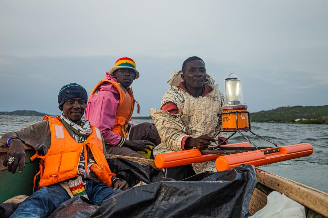 WeTu_Kenya's tweet photo. Exciting news from the Africa Climate Summit at #KICC! 🌍 We're thrilled to play our part in the fight against #climatechange. We promote #emobility, manage #ewaste, # lease out #solar fishing lanterns &amp; dispense #clean &amp; #safewater 💚 #ClimateAction #AfricaClimateSummit
#Unep https://t.co/pb1L21lc3h