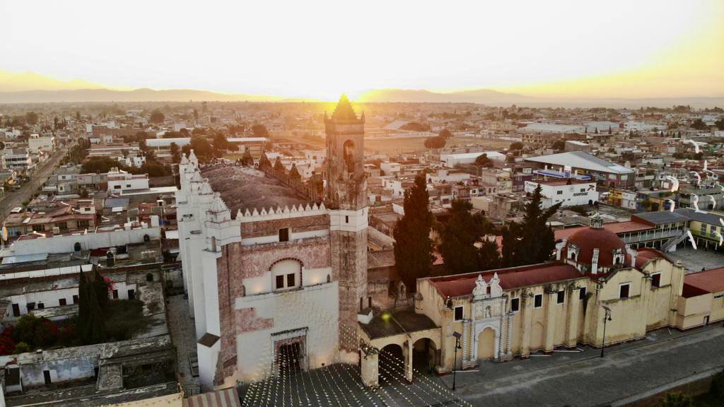 🎉 Hoy es 4 de septiembre y estamos de fiesta porque mi querido #Tepeaca cumple 503 años. 

Por allá nos vemos en una importante agenda de trabajo con el presidente <a href="/pepehuespin/">pepehuespin</a> y, claro, a celebrar al lado de mis paisanas y paisanos en el concierto de <a href="/OficialYuri/">Yuri</a>. 

¡Soy