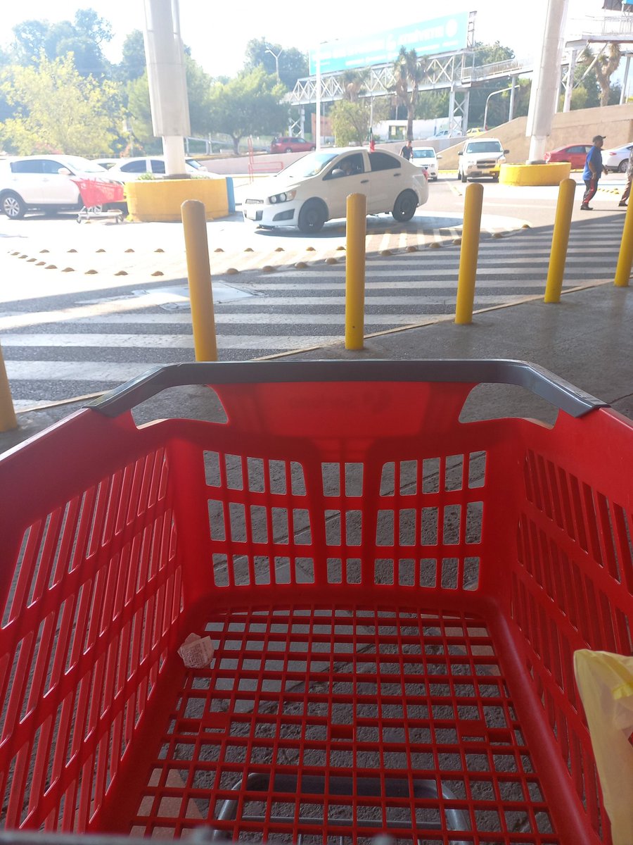RafaRg73's tweet photo. @PabloGCadena gente con discapacidad mental usando espacios para personas que en realidad lo necesitan https://t.co/ZP6uHmz0yv