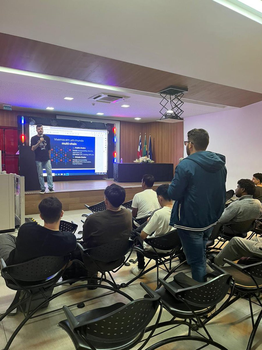 jeffbeltrao's tweet photo. The @UNIJORGE university organized a Tech Week with a lot of content to their students.
Glad for the opportunity to introduce to the participants about web3 concepts and @Chainlink!
Let’s shape the future!
#Web3 #ChainlinkCommunity #ChainlinkPT #Chainlink @chainlinkpt https://t.co/jUAMUyj0Zp