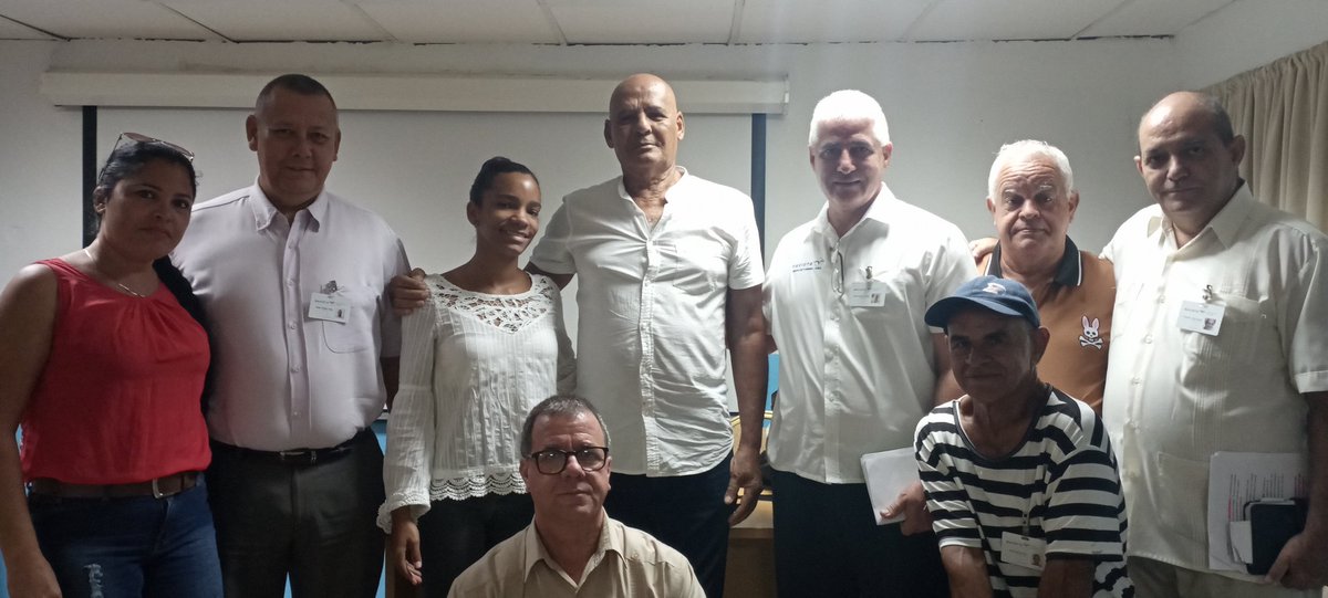#CubaViveEnSuHistoria Emotivo encuentro con dos héroes internacionalistas. Manuel Rojas y Ramón Quesada, este último trabajador en activo de nuestra Delegación. Su historia de heroísmo tras ser prisioneros por la UNITA en Angola nos inspira a todos a seguir luchando.
<a href="/MinfarC/">Minfar_Cuba</a>
