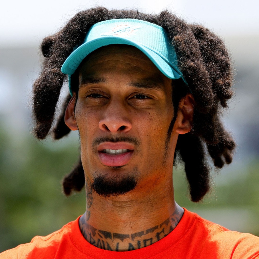 MySportsUpdate's tweet photo. The #Dolphins have signed WR Robbie Chosen to the practice squad. He's back with the team. https://t.co/FQCcYQzuOE
