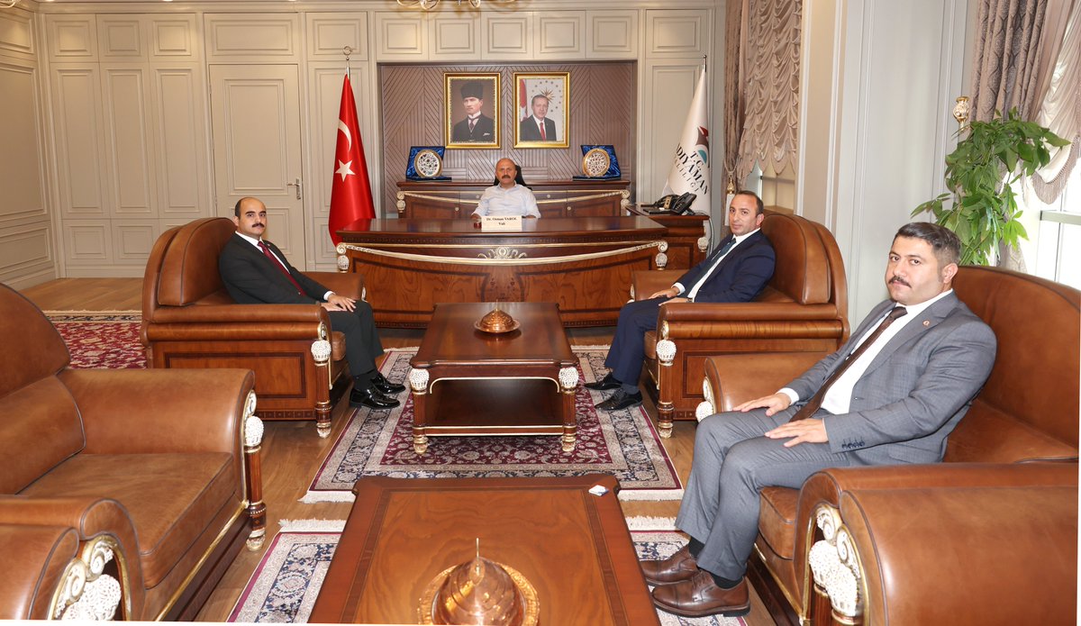 adiyamangovtr's tweet photo. Valimiz Sayın @DrOsmanVarol, Cumhurbaşkanlığı Mülki İdare Amirleri Atama Kararnamesi ile Adıyaman Vali Yardımcılığına atanan Ali Erdoğan, Çelikhan Kaymakamı Ali Cemal Altınöz ve Sincik Kaymakamı Yunus Emre Bozkurtoğlu’nu kabul ederek yeni görev yerlerinin hayırlı olması temennisiyle çalışmalarında başarılar diledi.