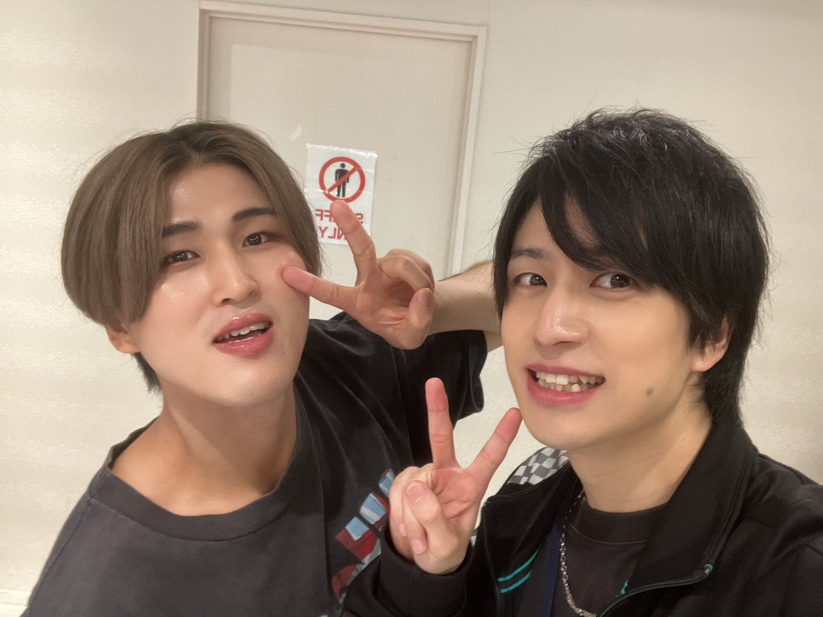 Snowyuki100's tweet photo. 9月1発目のライブから同等の4daysでした！！
来てくれた方、本当にありがとうございます😊
応援してくれる皆、やさしい演者さんのおかげで乗り切ることが出来ました！！9月2人体制が続きますが
8.13.15日は佑飛が一時的ですが戻ってきます！！それまで3人のつもりでライブ楽しませられるよう頑張ります https://t.co/T0AYTa1Ofi