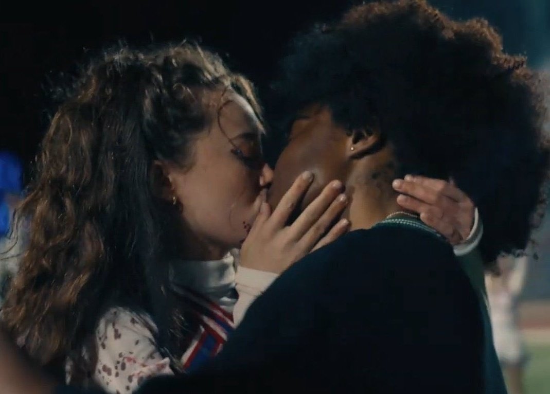 _madmacs__'s tweet image. pretty girls kissing after murd3ring a bunch of men... peak cinema i believe