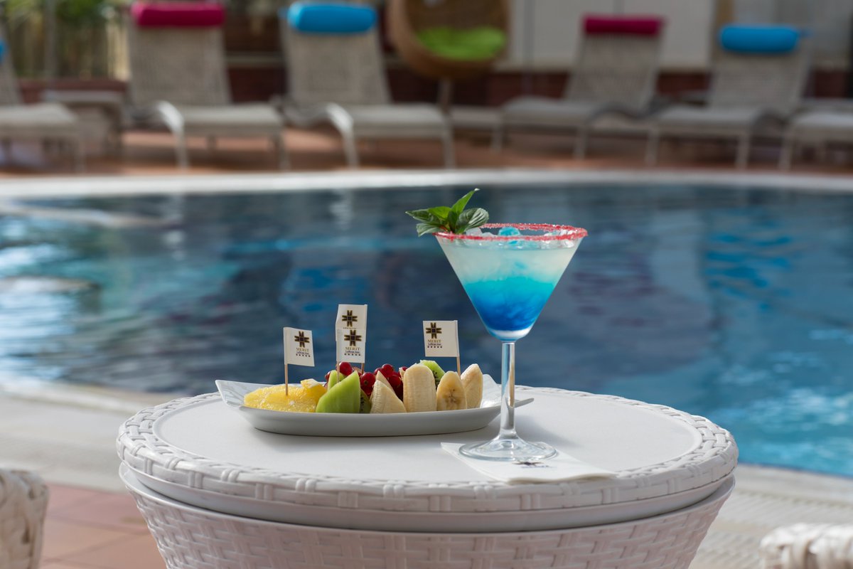 MeritLefkosa_'s tweet photo. Raise a glass to a perfect pool day in the heart of the city. 🍸

#meritinternational#merithotels#meritcasinos#meritlefkosahotel#pool #cocktail #nicosia#cyprus#KKTC https://t.co/9MCPbmVc4f