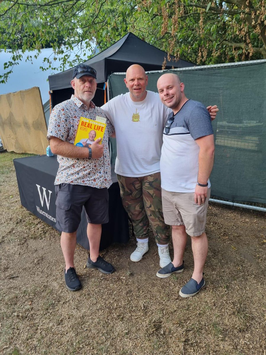 ryanleewhu's tweet photo. @ChefTomKerridge was a pleasure to meet you yeaterday tom thank you so much for your time and sharing your incredible cooking and also signing your book for my dad . Wish you and your family the very best🍽🍴 https://t.co/q3Mv5m97Vn