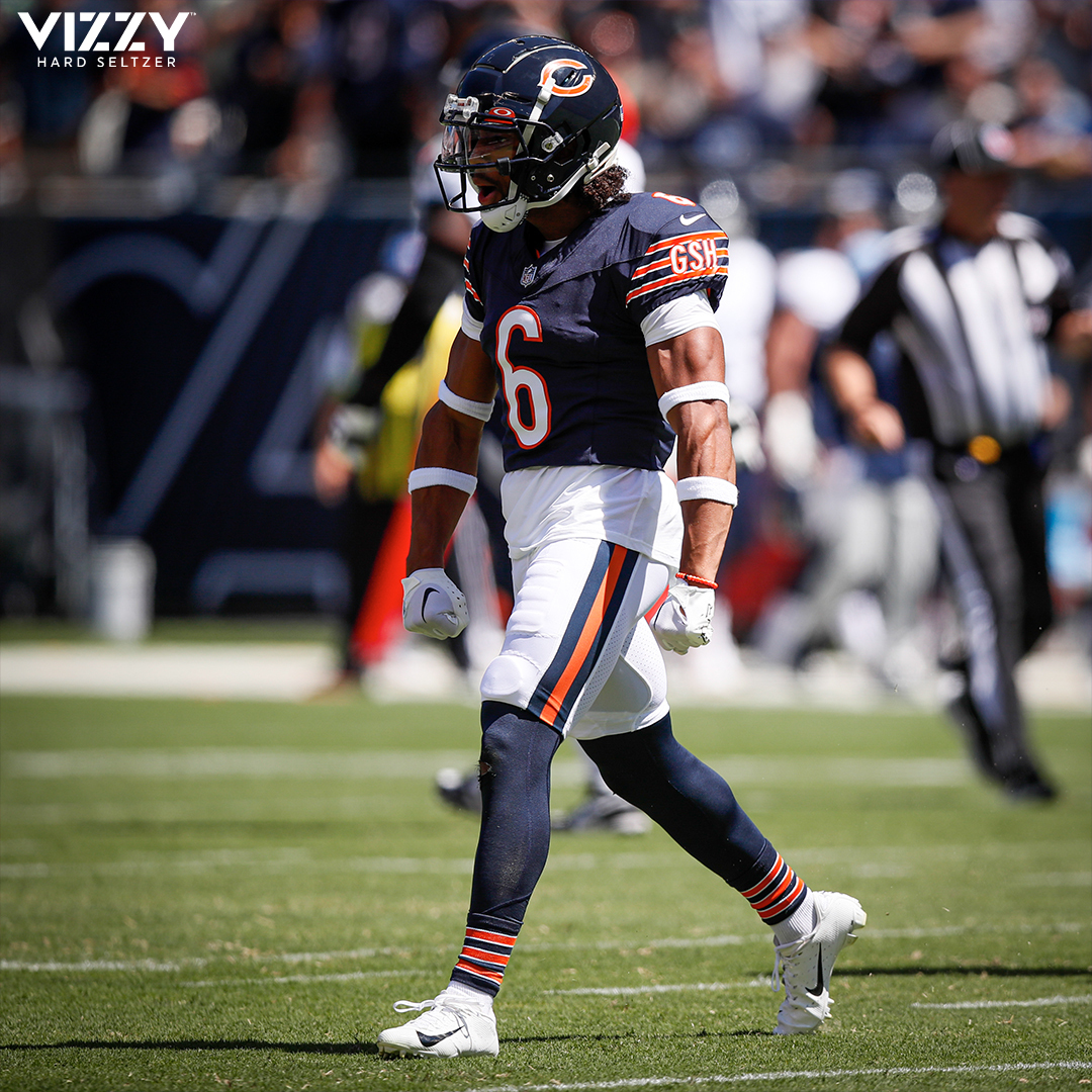 ChicagoBears's tweet photo. 6 days 'til the Amazing Kyler-Man returns 🕸️ https://t.co/lq5LOAvOsl