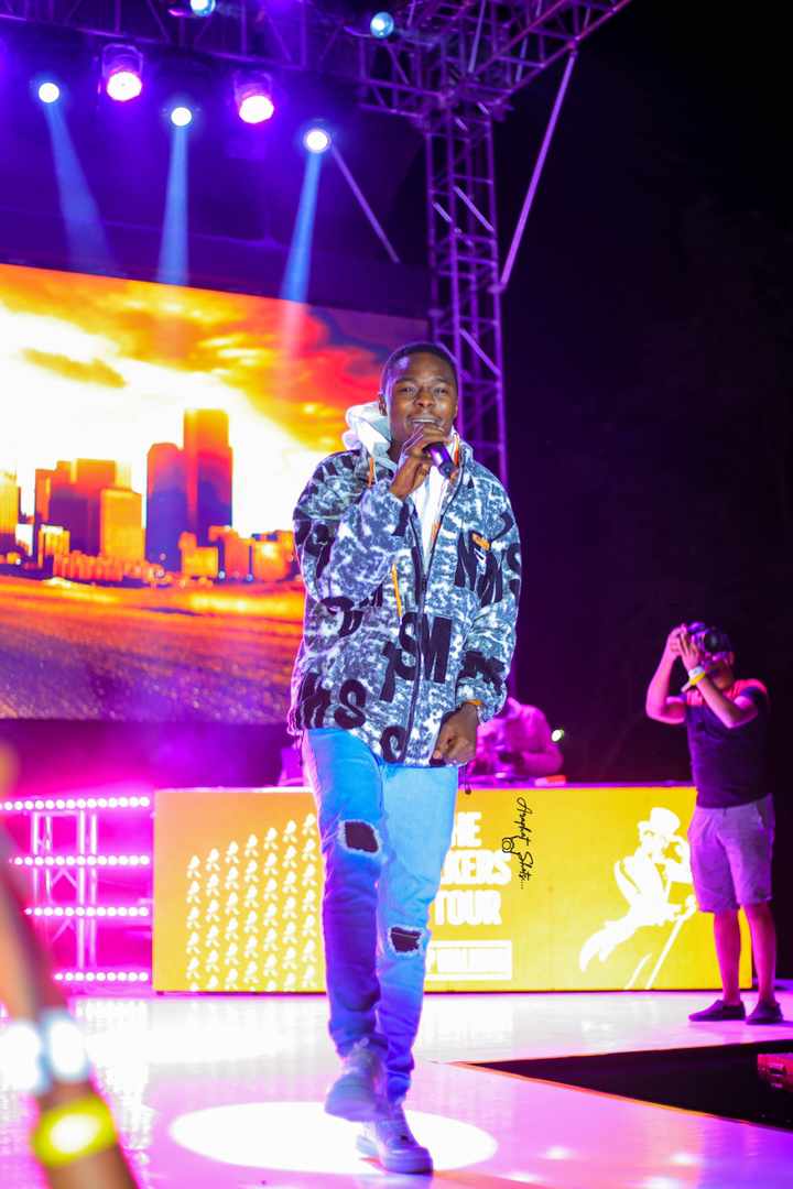 BeckieRebecca2's tweet photo. King of good music @Ray_G_official
#MCM
#RAYGLiveInJuba06thsept2023
#MerakitheEp
#AwesomeEntertainment https://t.co/7VSmHylwxU