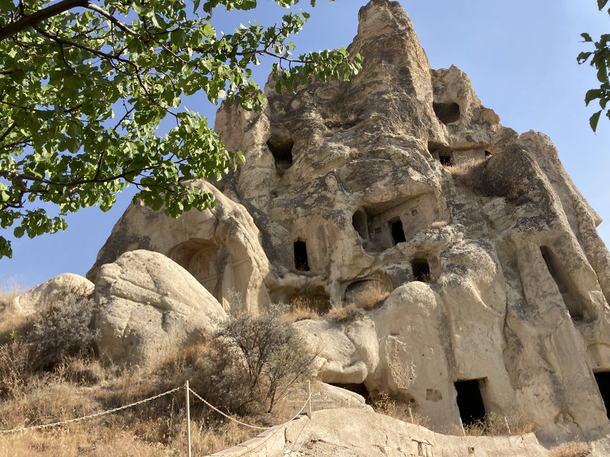 Who lives in a house like this?

Learn to speak about the rooms and features of your house in #Gaelic using these Go-Gaelic's resources:
go-gaelic.scot/topics/17-the-…